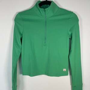 NWOT Vuori Women's Studio Half Zip Crop Pullover in Kelly Green Sz S